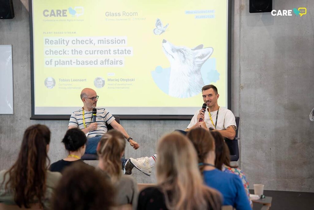 Tobias Leenaert és Maciej Otrebski beszélgetése a CARE konferencián az állatjogi mozgalomról