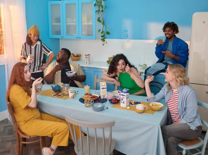 A növényi tejalternatívák fogyasztása különösen magas a 18–29 évesek és a gyermekes háztartások körében