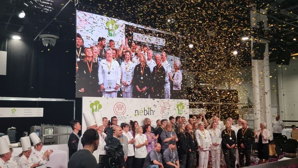 Aranyfokozat a SIRHA Budapest döntőjén – kiemelkedő sikert ért el a „Vácziak” húsmentes menüvel versenyző csapata