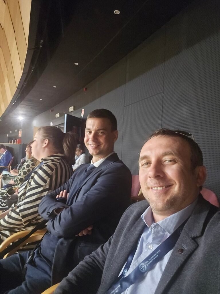 Dr. Szabó Zoltán, dietetikus (BSc), Táplálkozástudományi szakember (MSc), a Pécsi Tudományegyetem tanára (balra) és Nagy Ervin, a NÉGYOSZ elnöke (jobbra)